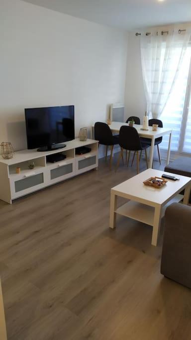 T2 De 42M² A Proximite De La Gare A 30Min De Paris Apartment Mantes-la-Jolie Exterior photo